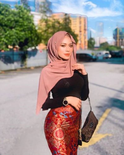 İzmit Tek Seans Sınırsız Tesettürlü Escort Bayan Burçin