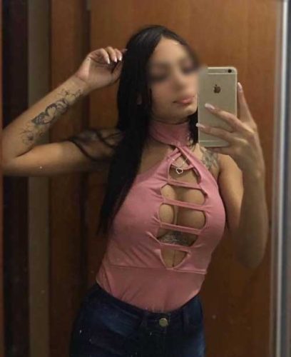 Kocaeli Escort Lalehan Kendi Lüks Evinde Görüşüyor