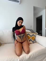 Üniforma Tutkusu Olan Gebze Türbanlı Escort